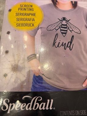 Women’s 'Kind' Bee Graphic T‑Shirt — Taupe